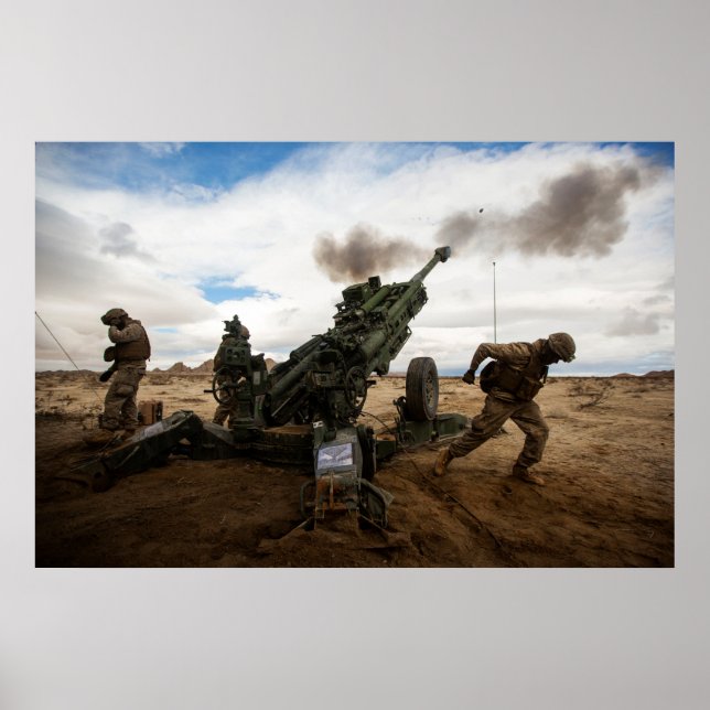 Poster Fuzileiros navais Disparam com o M777-A2 Howitzer (Frente)