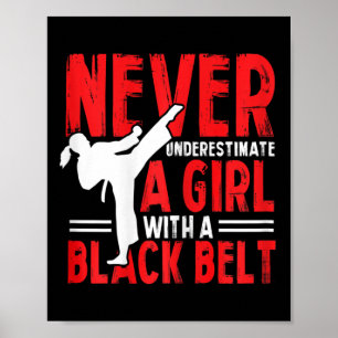 Poster Garota de Karatê Feminino Nunca Subestime Uma Garo