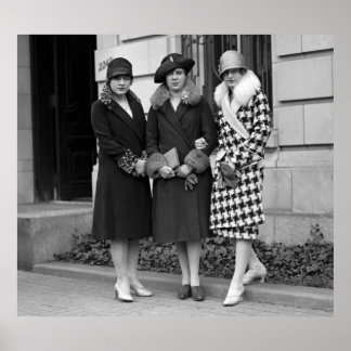 Pôster Garotas Flapper, 1920 de Chapéus Cloche