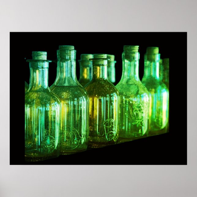 Poster Garrafas de Vidro Retro Cor Verde Arrolhadas numa  (Frente)