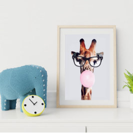 POSTER GIRAFA USANDO ÓCULOS SOPRANDO UM BALÃO DE CHICLETE