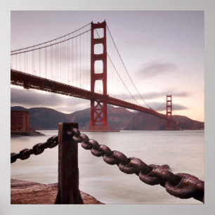 Pôster Golden gate bridge contra montanhas