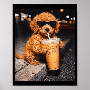 Poster Goldendoodle bebendo café gelado meme engraçado de