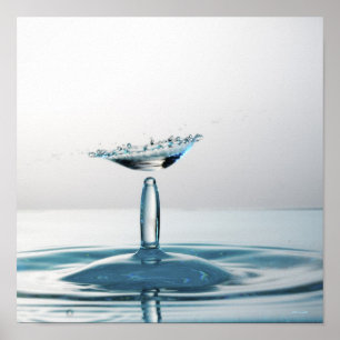Pôster Gotas da água que colidem para dar forma a um