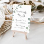 Poster Greenery Minimalista Eucalyptus Signature Bebe<br><div class="desc">Esta poster de assinatura de eucalipto verde minimalista é perfeita para um casamento rústico. A design apresenta uma coloração aquosa elegante folhas verdes de eucalipto. Personalize o sinal com os nomes da noiva e do noivo e a sua escolha de bebida favorita.</div>