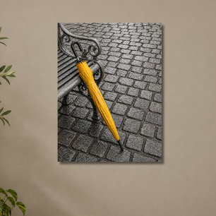 Poster Guarda-chuva Amarelo Fechado ao Lado do Banco do P