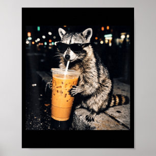 Poster Guaxinim engraçado e legal bebendo café gelado mem