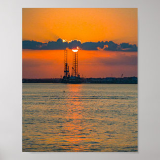 Poster Guindaste de Óleo Silhueta Pôr do Sol Baía de Pens