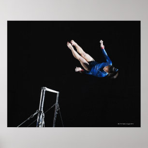 Pôster Gymnast (16-17) que desmonta bares desiguais