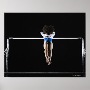 Pôster Gymnast (9-10) que alcança para bares desiguais
