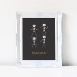 Poster Halloween de Ghouls<br><div class="desc">Prepare-se para celebrar o Dia das Bruxas no estilo "spook-tacular" com a nossa Poster de Halloween de Ghouls! Este poster encantador apresenta um grupo de esqueletos amigáveis prontos para festejar na véspera de Todos os Halloween!</div>