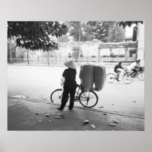 Pôster Hanoi Vietnã, Mulher de Entrega de Bicicleta (NR)
