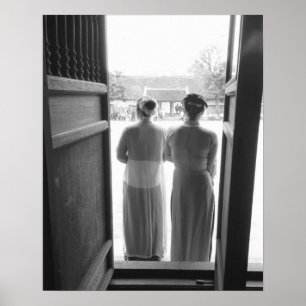 Pôster Hanói Vietnã, Mulheres com Vestido Tradicional Tem