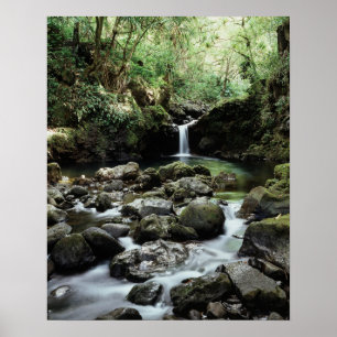 Pôster Havaí, Maui, Uma cachoeira deságua na Piscina Azul