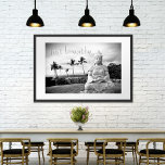 Poster Hawaii Buddha Black White Photo Apenas Respira<br><div class="desc">"Apenas respire." Toda vez que visito a Ilha Grande, preciso ir a este Buda. Algo sobre o esplendor do oceano, a face pacífica, e a solidão de sua colocação me faz sentir calma, serena, e feliz. Este belo impressão de fotografia a preto e branco será o centro das atenções de...</div>