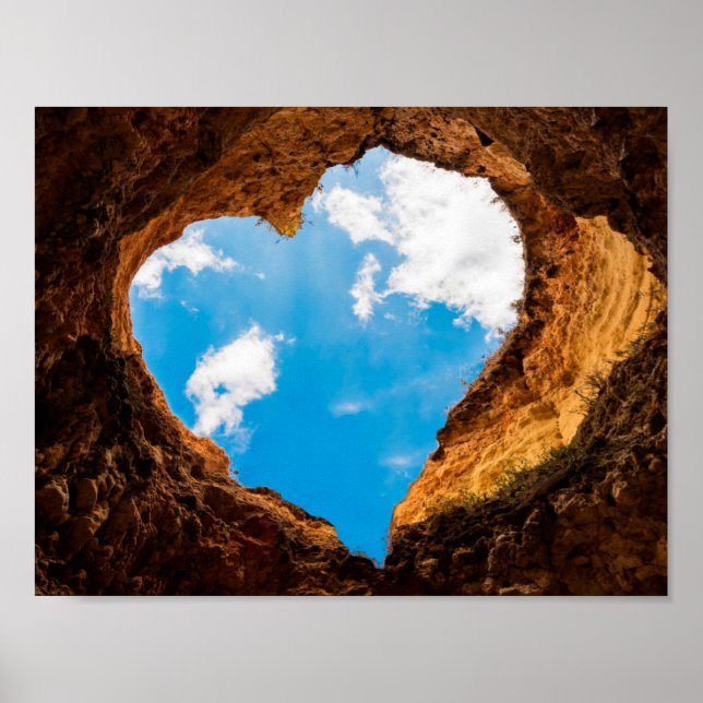 Pôster Heart-shaped cave opening to sky (Frente)