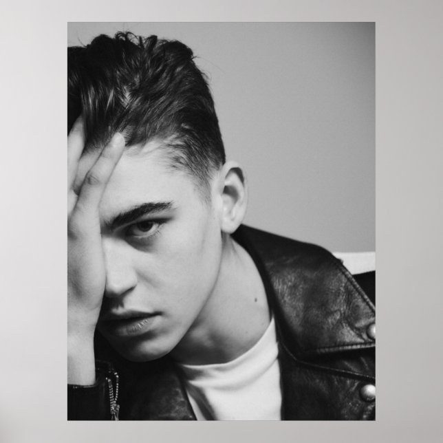 Poster Hero Fiennes Tiffin (Frente)