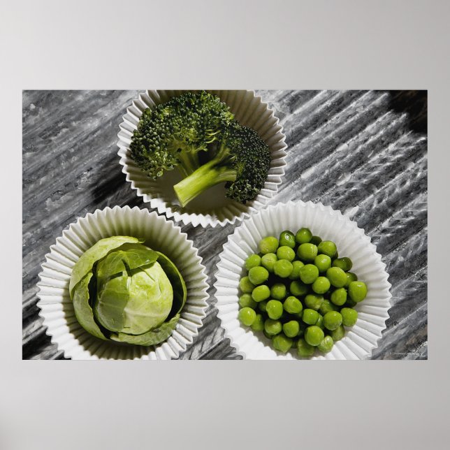 Poster High angle view of vegetables in paper cups (Frente)