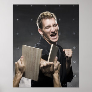 Pôster homem em artes marciais praticando de um soldado