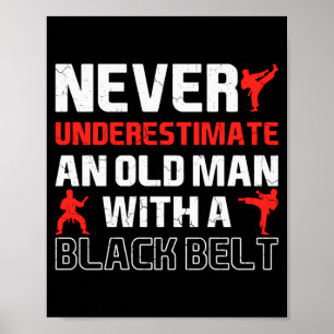 Poster Homem Velho com Karate de Faixa Preta Artes Marcia