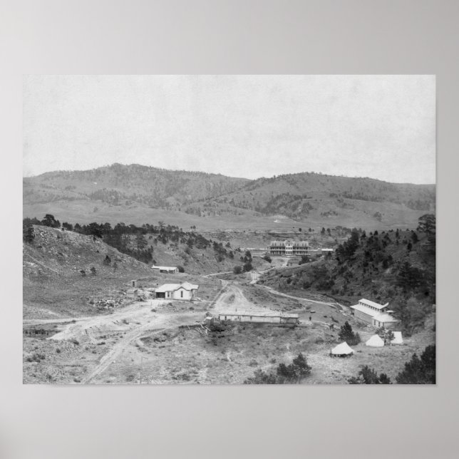 Pôster Hotel e casas de banho no Canyon de Wiwalakahta (Frente)