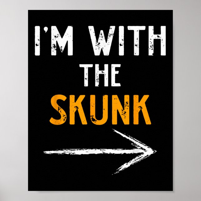 Poster I’m With The Skunk Funny Halloween Matching Couple (Frente)