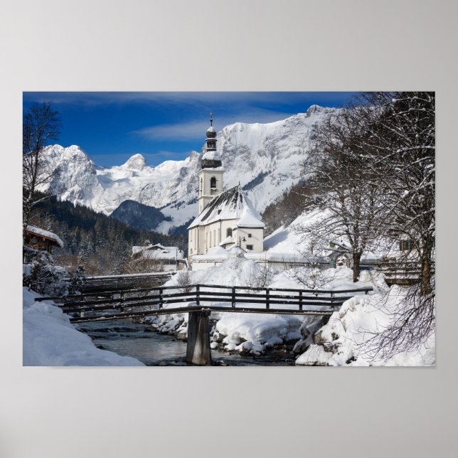 Poster Igreja na neve com montanhas alpinas (Frente)
