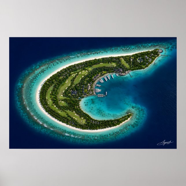 Poster Ilha em Forma de Bumerangue com Vista de Satélite  (Frente)
