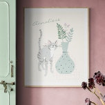 Poster Ilustração Floral de Gato de Cinza na moda Persona<br><div class="desc">Esta arte de na moda apresenta uma bonito ilustração de um gato cinza parado ao lado de um vaso verde teal cheio de florais e botânicos. Personalize-o com o seu nome na tipografia de script manuscrito. presente de excelente para amantes de gatos.</div>