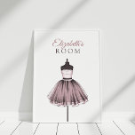 Poster Ilustração personalizada da moda, vestida em Manne<br><div class="desc">Esta ilustração personalizada da moda,  o vestido cor-de-rosa num manequim é excelente de criar o seu único decor de parede de na moda.</div>