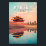 Poster Imagem de Beijing China - Viagem Art Vintage<br><div class="desc">Design de viagem de vetor retrô de Pequim. Pequim,  capital da China,  é uma cidade rica em história imperial,  inovação moderna e profundidade cultural. Lar para marcos icônicos como a Cidade Proibida,  o Muro Excelente e a Praça Tiananmen.</div>