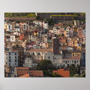 Pôster Itália, Sardenha, Bosa. Vista da cidade com Castel