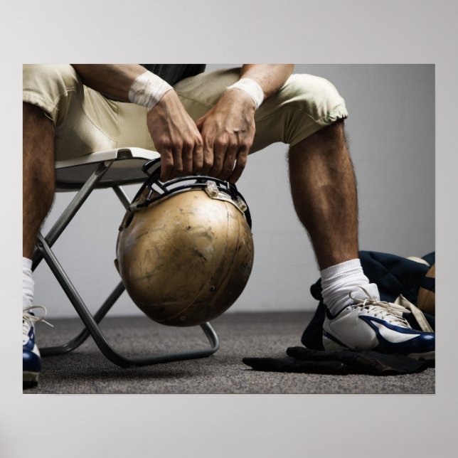 Pôster Jogador de futebol sentado no vestiário (Frente)