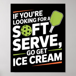 Poster Jogador de pickleball procurando um Soft Serve Go 