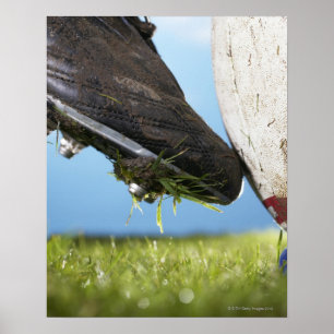 Pôster Jogador do rugby que retrocede a bola fora do T,