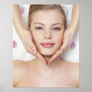 Poster Jovem mulher que obtem a massagem