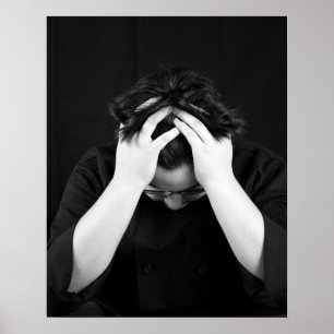 Poster Jovem Preto e Branco Cabeça nas Mãos 16x20