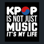 Pôster Kpop é o meu gráfico de slogan musical de vida<br><div class="desc">Poster com a citação 'Kpop não é apenas música,  é minha vida',  uma declaração de excelente que representa todos os fãs dedicados do Kpop disponíveis em diferentes cores e tamanho.</div>