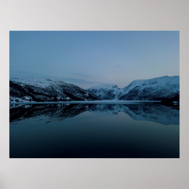 POSTER LAGO ARREDONDADO POR MONTANHAS (Frente)