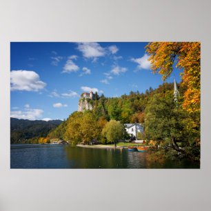 Poster Lago Bled com árvores em cores de outono na Eslovê