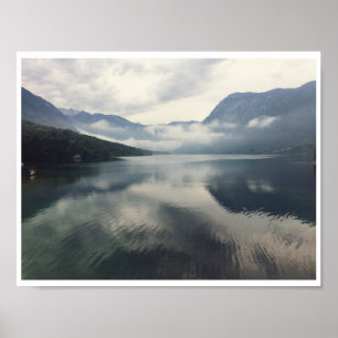 Poster Lago Bohinj Eslovênia Misty Mountain Water Photo