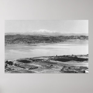 Pôster Lake Elsinore, CA Aerial Town and Lake View