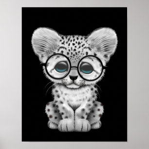 Pôster Leopardo de neve bonito Cub do bebê no preto