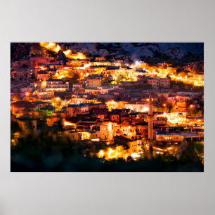 Poster Linda vista Goreme à noite. Famoso centro de b