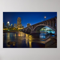 Linha do horizonte de Minneapolis à noite: 3º Ave.