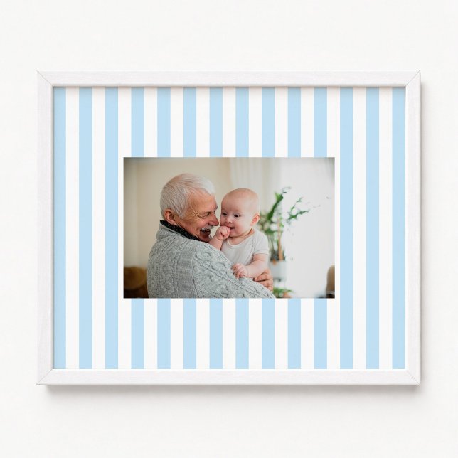 Poster Listras de Açúcar Candy Azul Claro e Branco Foto d (Pale Blue and White Candy Stripes Baby Boy Photo Poster)