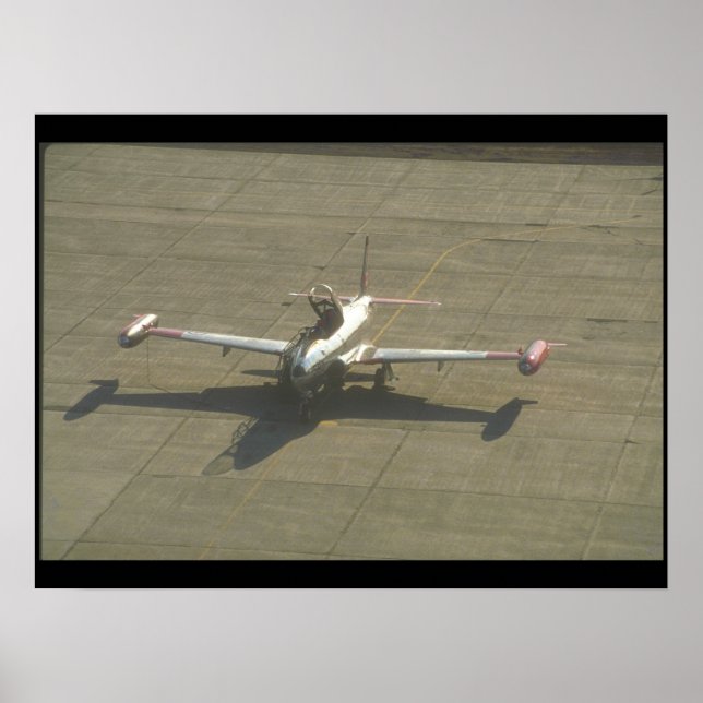 Pôster Lockheed T-33 Trainer, aterrissagem_Aeronave Milit (Frente)