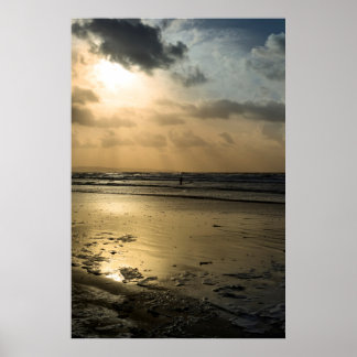 Pôster lone surfer on the winter waves