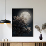 Poster Lua cheia com árvore brilhante<br><div class="desc">A Lua Cheia com Poster de árvore florescente captura lindamente a magia de uma noite iluminada pela lua. Uma lua de cheio luminosa brilha intensamente ao fundo, lançando um brilho suave numa árvore florescente enfeitada com flores delicadas. O contraste flagrante entre o brilhantismo da lua e os detalhes intrincados da...</div>