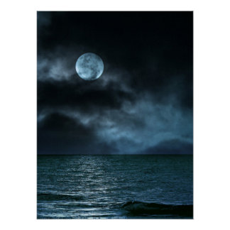 Pôster Lua Nublada Shore à Noite